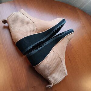 NWT Eileen Fisher Tan Nubuck Chelsea Wedge Bootie